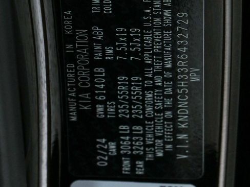 Used 2024 Kia Carnival EX FWD image 34