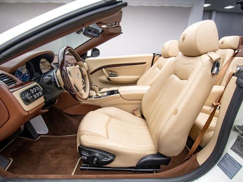 Used 2013 Maserati GranTurismo Sport RWD image 19