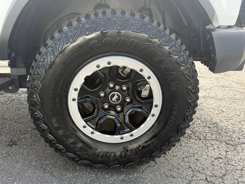 Certified 2022 Ford Bronco Big Bend w/ Sasquatch Package AWD/4WD image 31