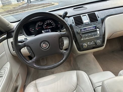 Used 2011 Cadillac DTS Luxury image 28