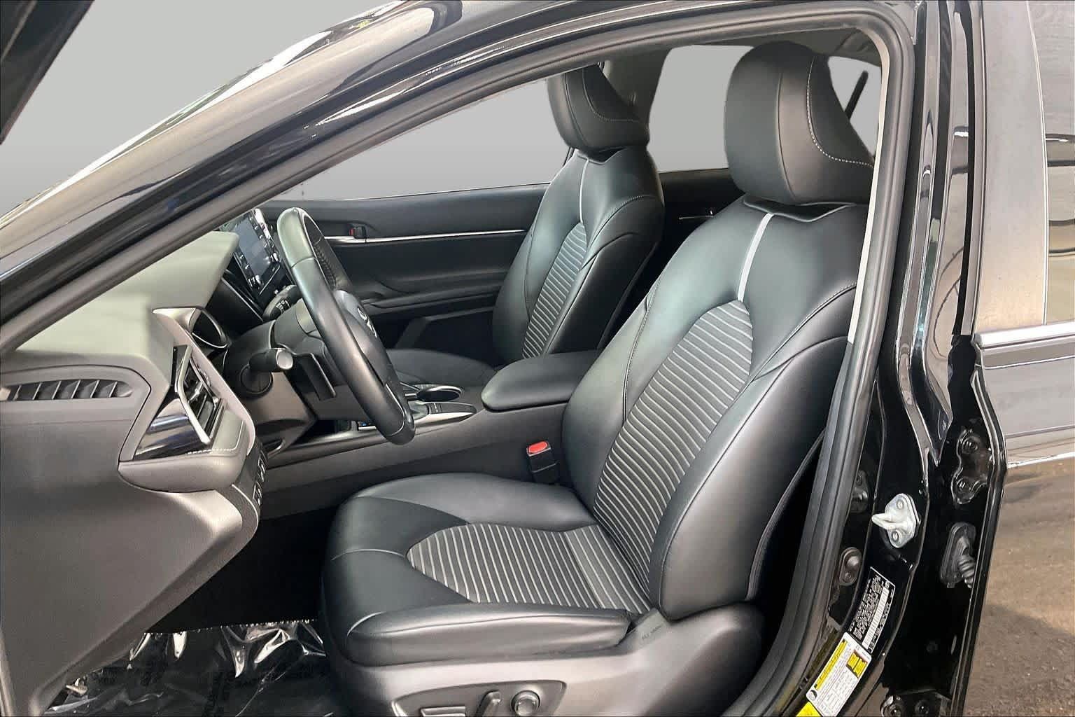 Used 2022 Toyota Camry SE FWD image 8