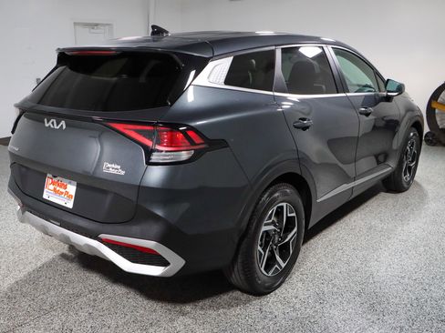 Used 2023 Kia Sportage LX image 7