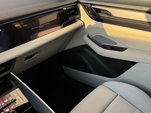 Used 2024 Porsche Macan 4 Electric image 34