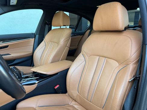 Used 2022 BMW M550i xDrive M550i xDrive w/ Premium Package image 12