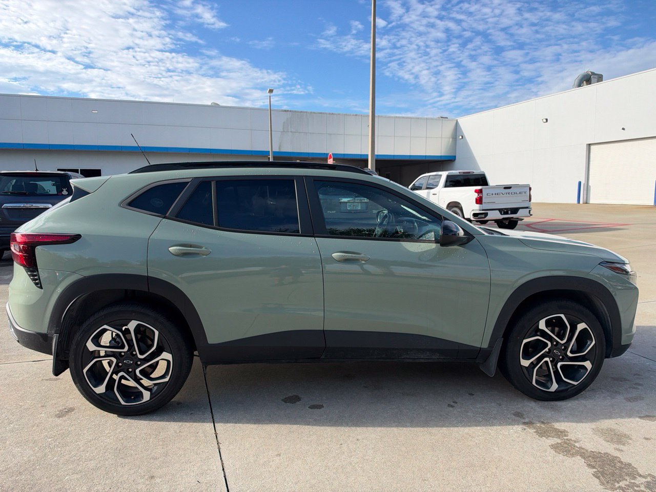Used 2024 Chevrolet Trax RS w/ Sunroof Package FWD image 8