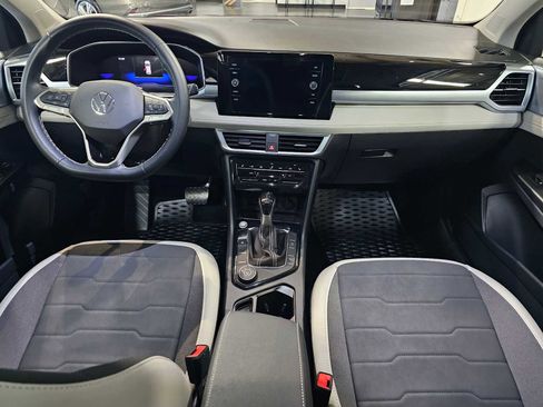 Used 2025 Volkswagen Taos SE w/ Panoramic Sunroof Package AWD/4WD image 19
