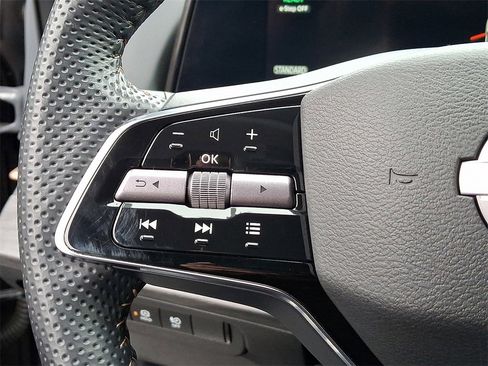 Used 2024 Nissan Ariya AWD image 22