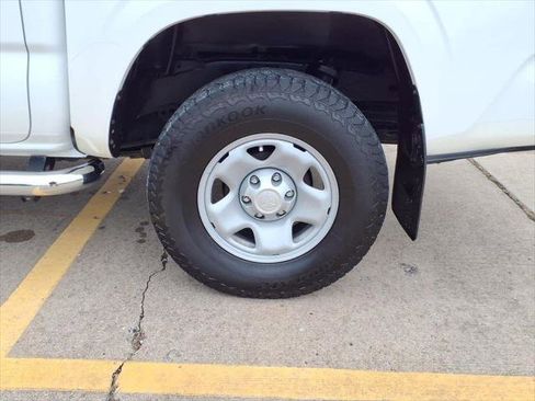 Used 2019 Toyota Tacoma SR w/ SR Convenience Package AWD/4WD image 8