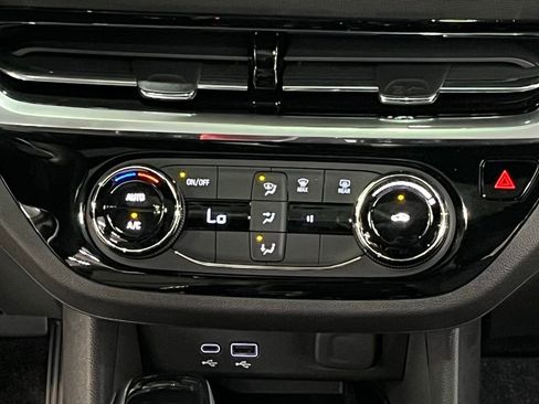 Used 2024 Buick Envista Sport Touring w/ Experience Buick Package FWD image 23