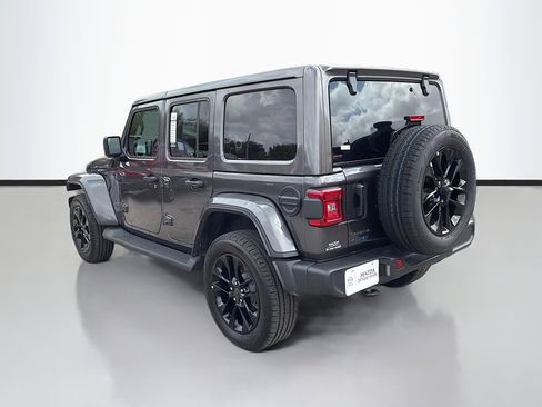 Used 2025 Jeep Wrangler Sahara image 5