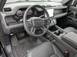 New 2025 Land Rover Defender 90 X-Dynamic SE video 3