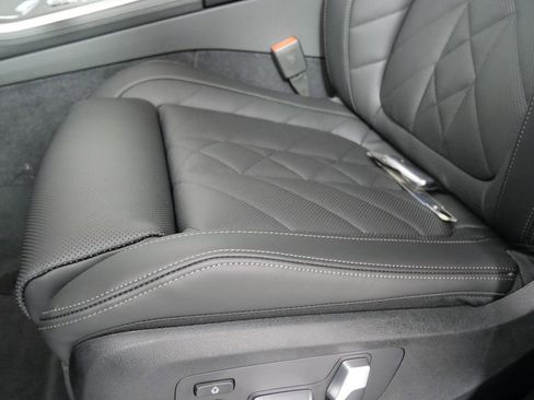 Used 2025 BMW X5 xDrive50e image 12