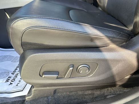 Used 2022 Kia Carnival LX image 12