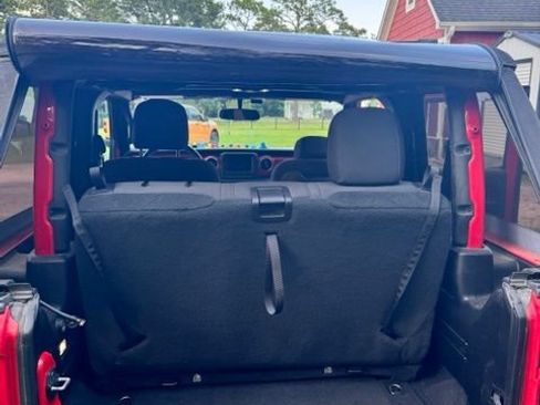 Used 2021 Jeep Wrangler Rubicon AWD/4WD image 4