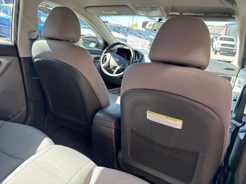 Used 2013 Hyundai Elantra GLS image 13