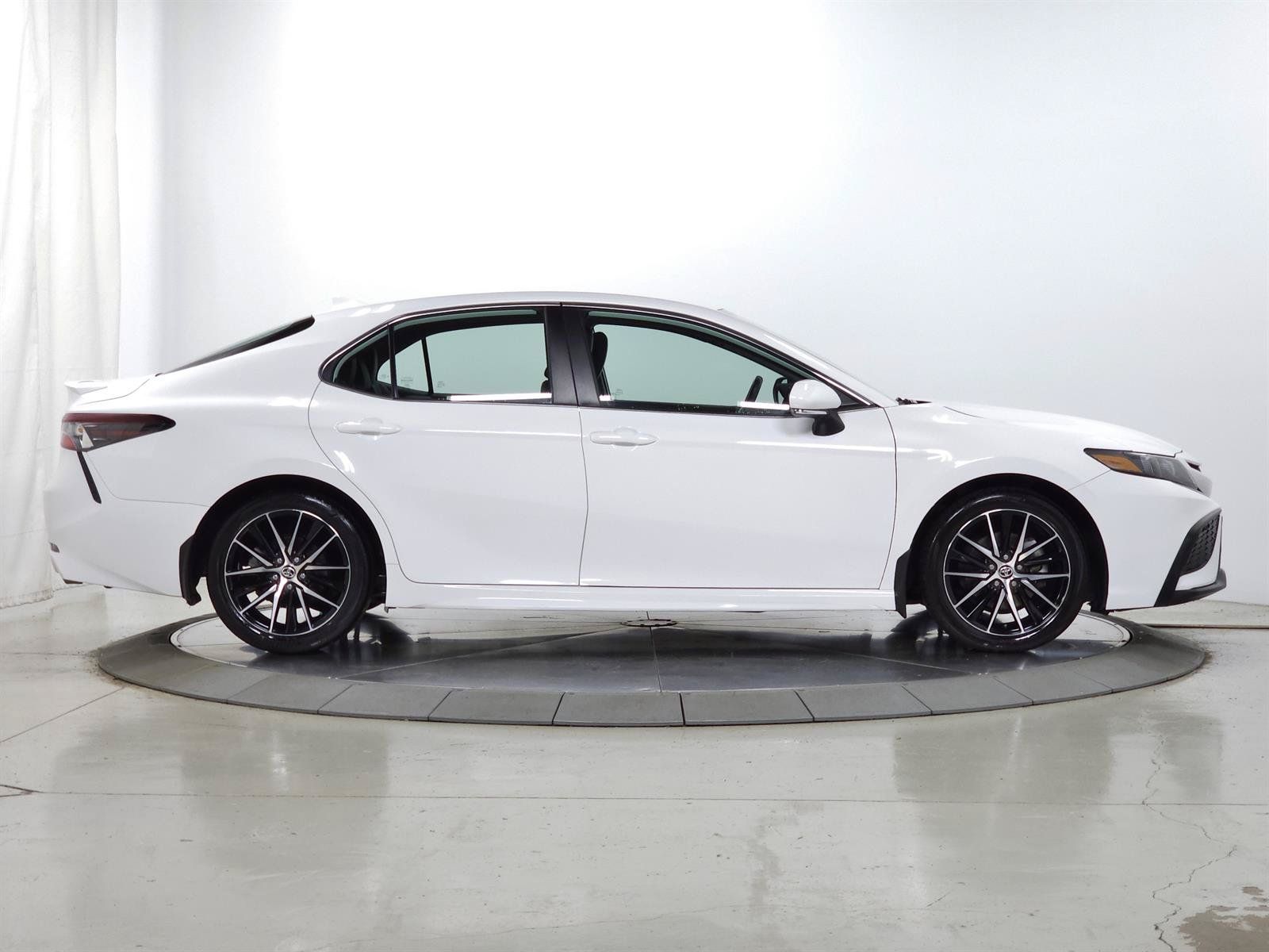Used 2023 Toyota Camry SE w/ Protection Package (Q2) (TMS) FWD image 10