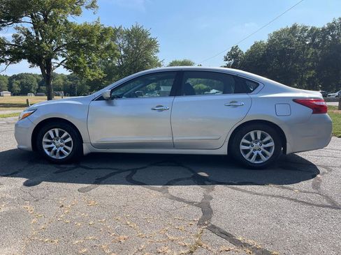 Used 2016 Nissan Altima 2.5 S w/ Power Driver Seat Package FWD image 10