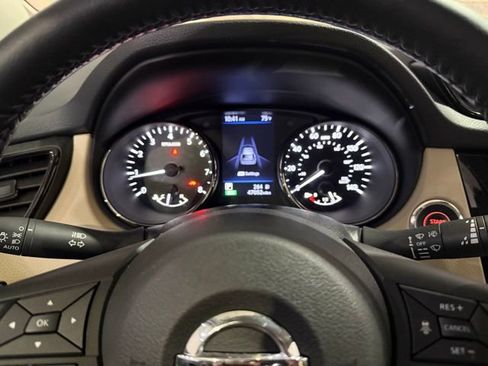 Used 2020 Nissan Rogue SV w/ Premium Package image 15