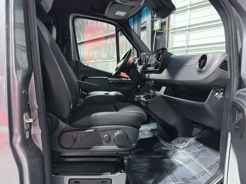 Used 2023 Mercedes-Benz Sprinter 2500 image 21