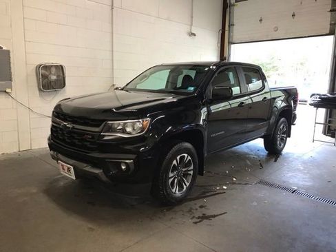 Used 2021 Chevrolet Colorado Z71 AWD/4WD image 3