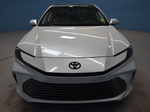 Used 2025 Toyota Camry XLE image 28