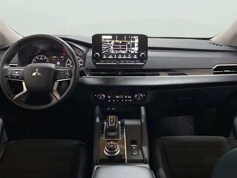 Used 2024 Mitsubishi Outlander SE FWD image 12