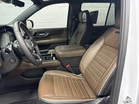 New 2026 GMC Yukon Denali Ultimate w/ LPO, Floor Liner Package AWD/4WD image 22