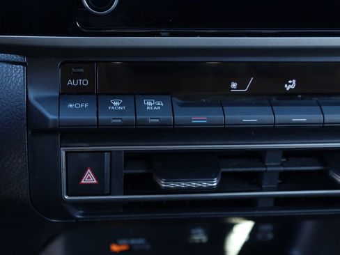 Used 2025 Toyota Camry LE image 7