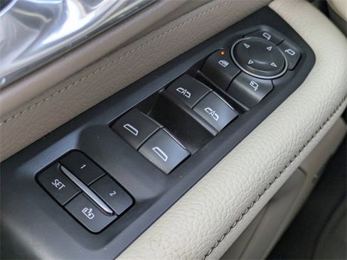 Used 2021 GMC Yukon XL Denali w/ Denali Premium Package image 27