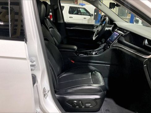 Used 2023 Jeep Grand Cherokee 4WD 4xe w/ Luxury Tech Group II image 7
