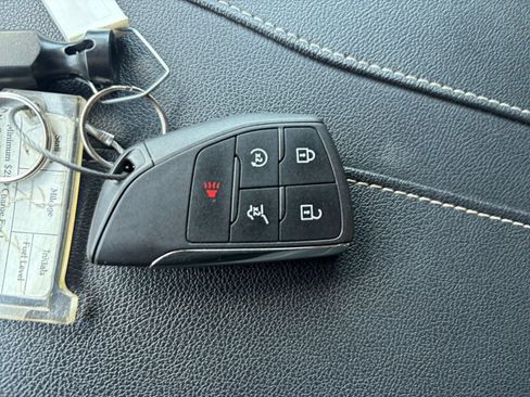 Used 2025 Chevrolet Traverse LT FWD image 22