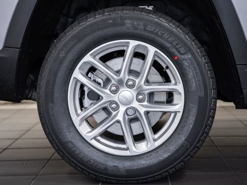 New 2025 Jeep Grand Cherokee L Laredo w/ Luxury Tech Group I image 17