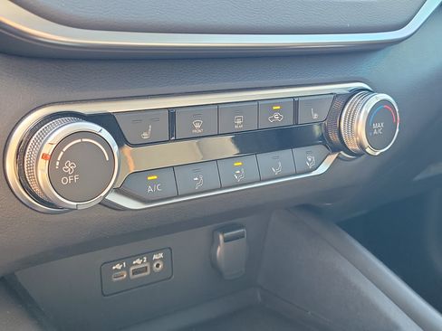 Used 2021 Nissan Altima 2.5 SR w/ SR Premium Package image 28