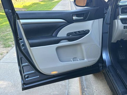 Used 2015 Toyota Highlander XLE FWD image 47