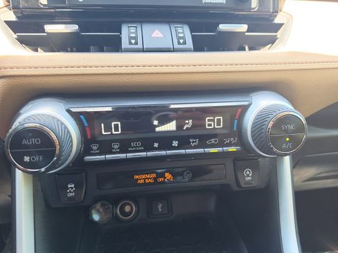 Used 2020 Toyota RAV4 XLE Premium FWD image 18