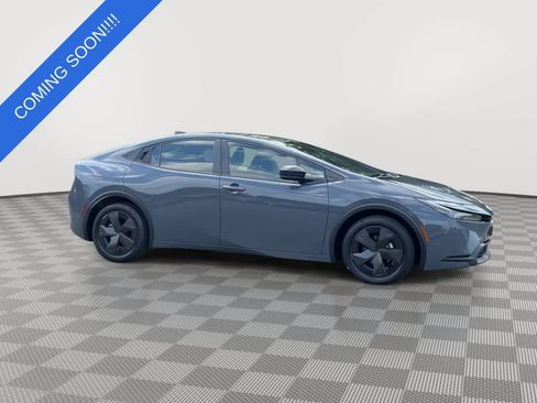 Used 2024 Toyota Prius LE FWD image 9