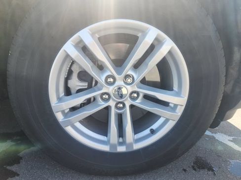 Used 2024 Ford Explorer XLT w/ Equipment Group 202A AWD/4WD image 9