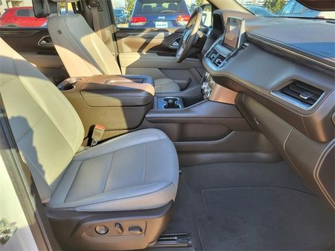 Used 2021 GMC Yukon XL SLT w/ SLT Premium Package image 9