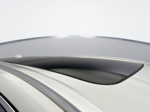 Used 2023 Volvo XC60 B5 Plus image 17