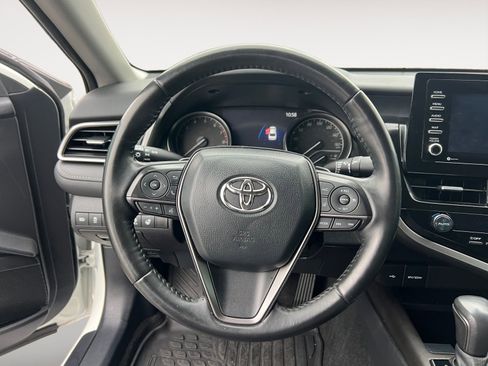 Used 2021 Toyota Camry SE w/ Cold Weather Package image 12