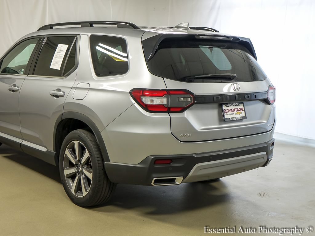 Used 2023 Honda Pilot Touring image 7