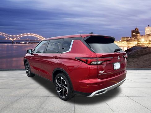 Used 2022 Mitsubishi Outlander SE AWD/4WD image 3