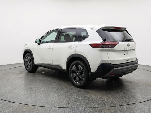 Used 2025 Nissan Rogue SV FWD image 6