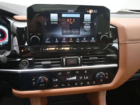 Used 2024 Nissan Pathfinder Platinum FWD image 9