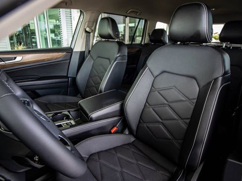 Used 2024 Volkswagen Atlas SE FWD image 25