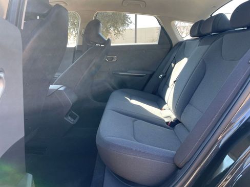 Used 2025 Kia K4 LXS image 29