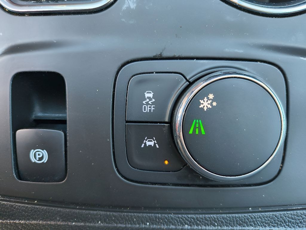 Used 2020 Chevrolet Traverse LS FWD image 24