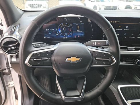 Used 2025 Chevrolet Equinox LT FWD image 18