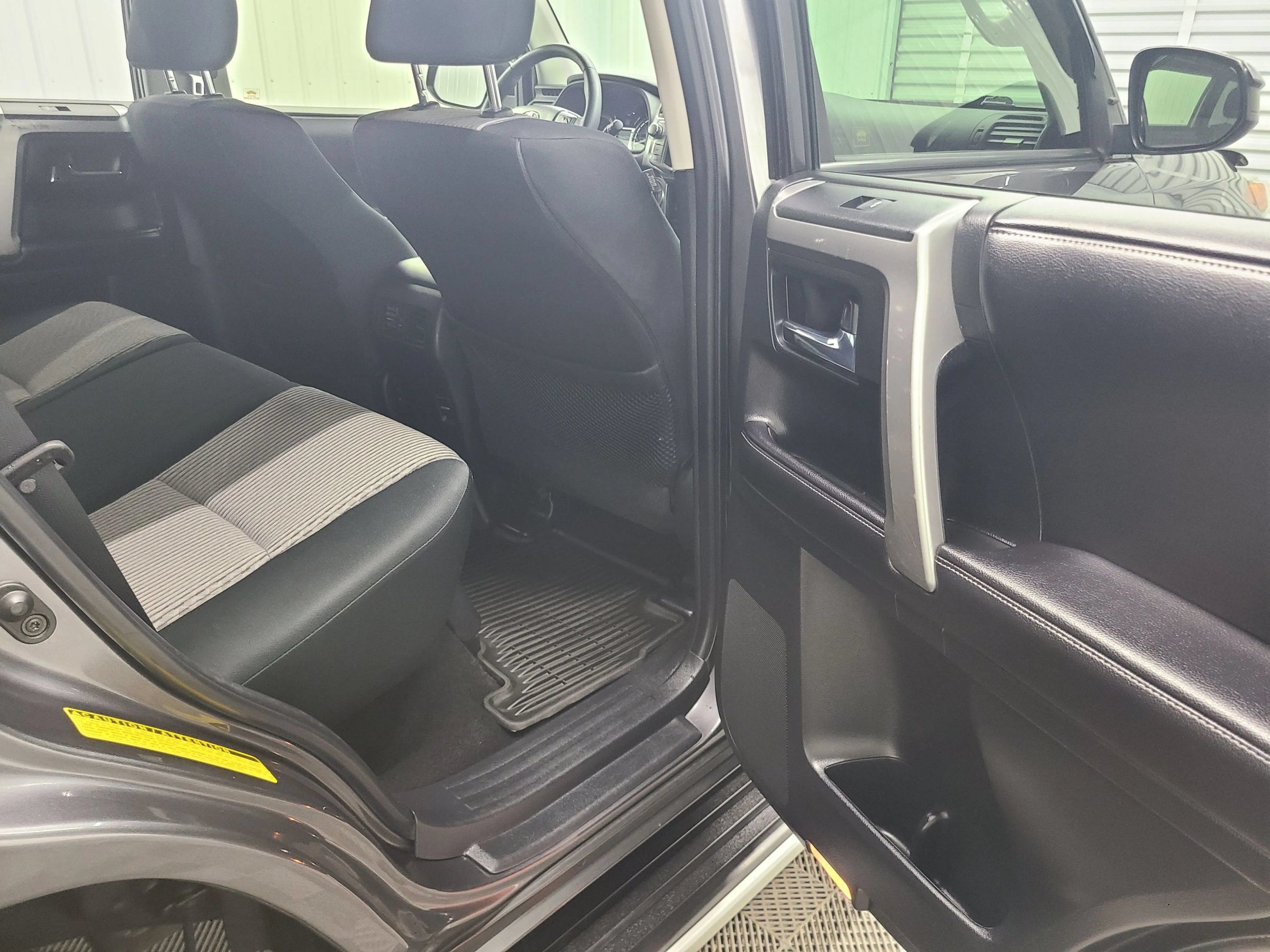 Used 2017 Toyota 4Runner SR5 AWD/4WD image 38