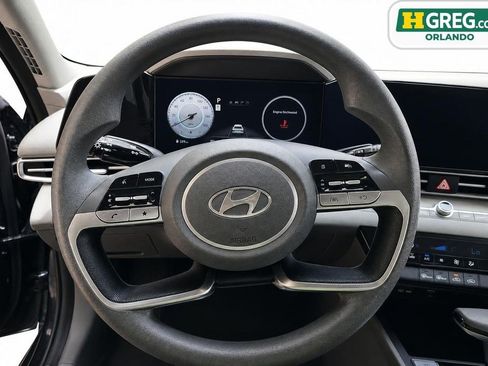 Used 2024 Hyundai Elantra SEL FWD image 11